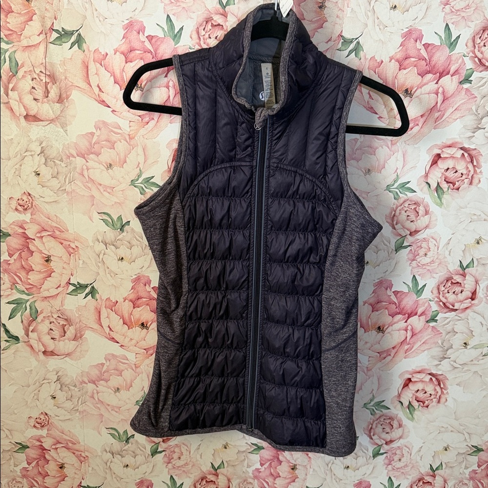 167-$55 *FREE SHIPPING* Lululemon Run: Turn Around Vest REVERSIBLE size 6 - Picture 3 of 6